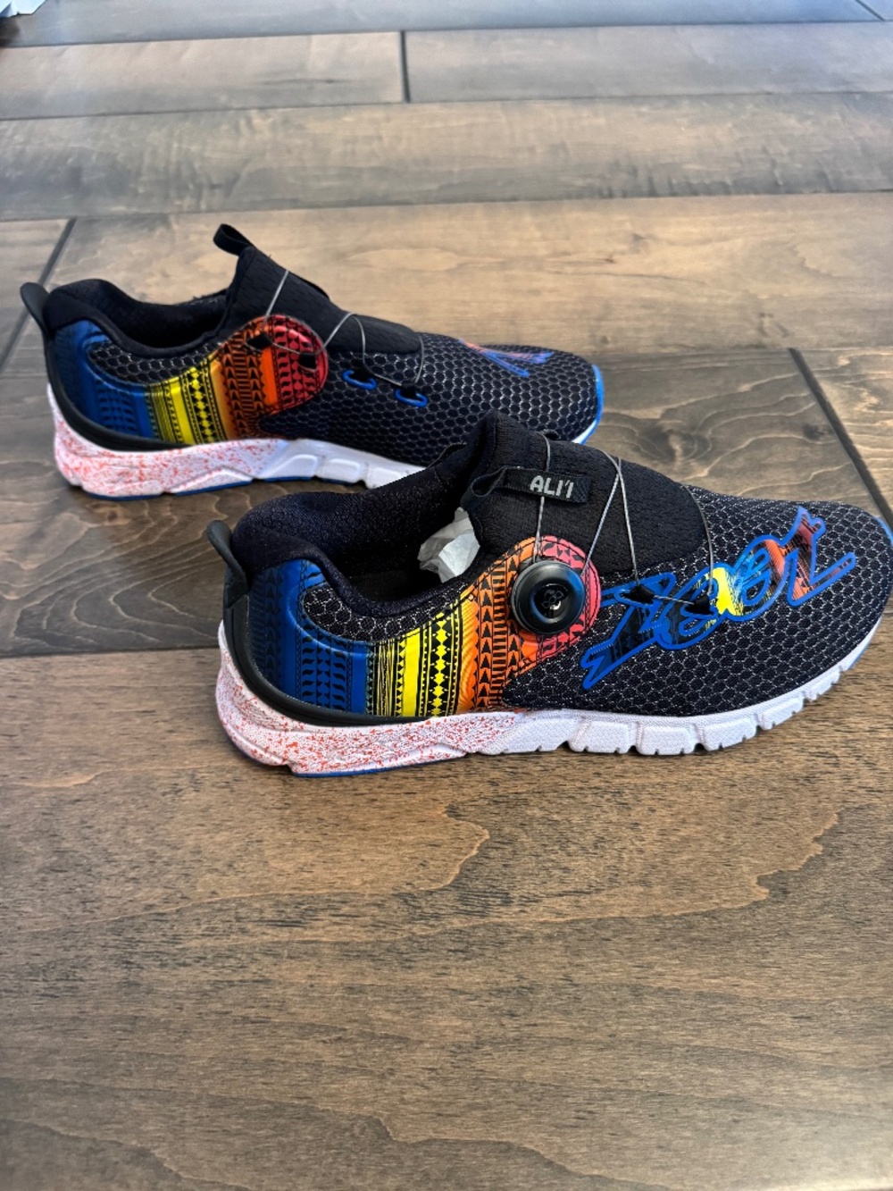 Zoot All'i unisex running shoes, featuring the "Flying Hawaiian" design.